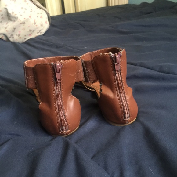 Sandals - Picture 3 of 3